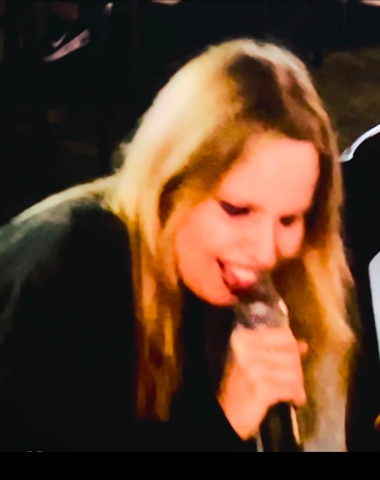 Debbi Lisa singing live