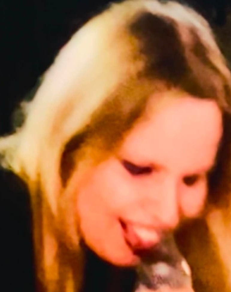 Debbi Lisa performing live